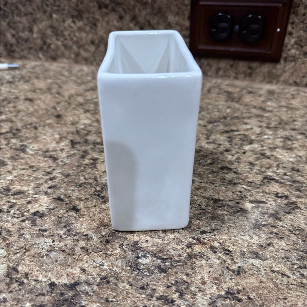 Brand new Rae Dunn Teacher pencil holder - Picture 3 of 5